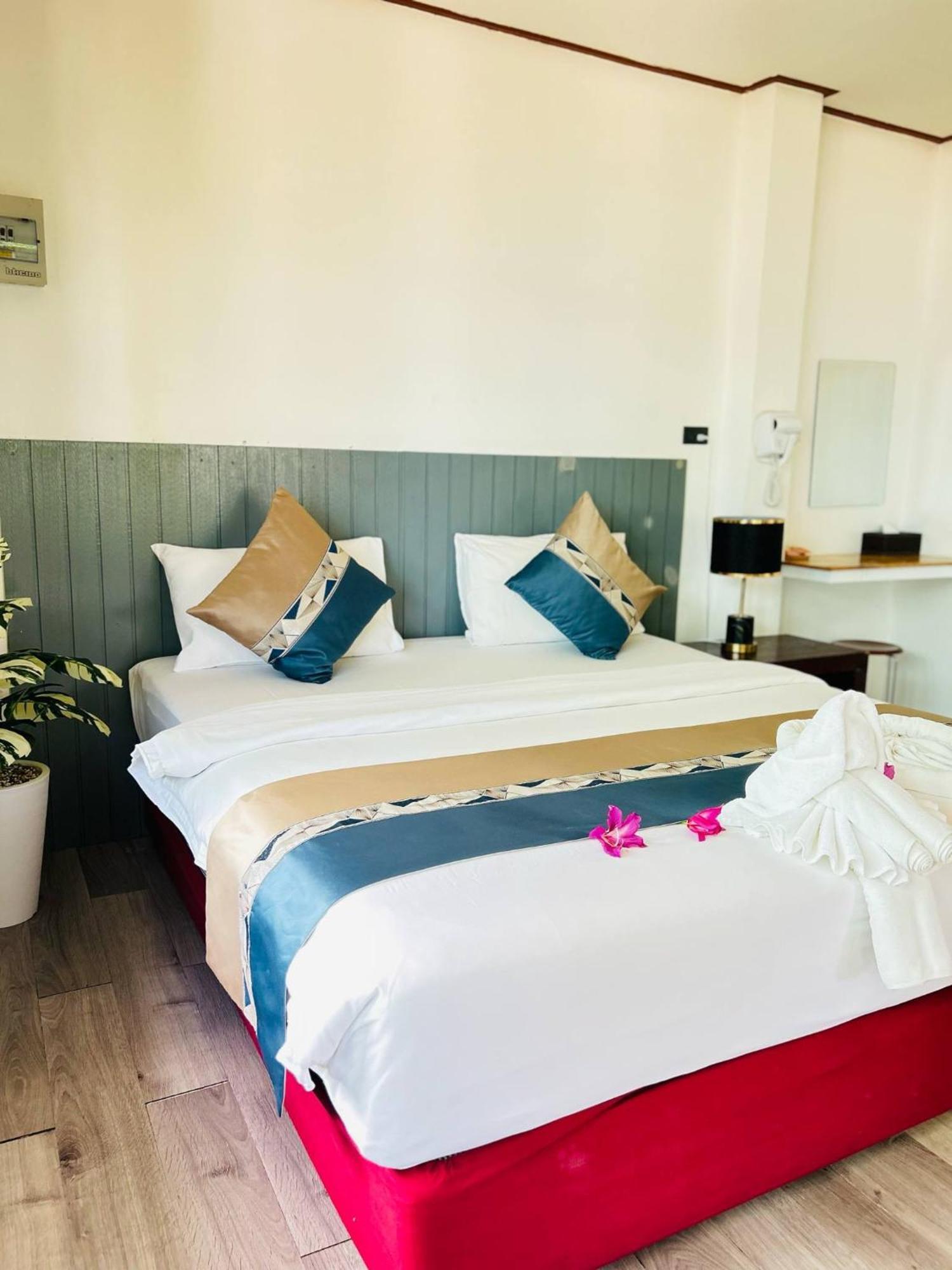 Resor Three Trees Samui - Sarocha 3*